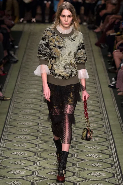 Look 8
